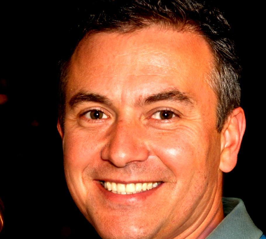 Портрет Владимира Сапожникова, ведущего преподавателя курсов финансового планирования